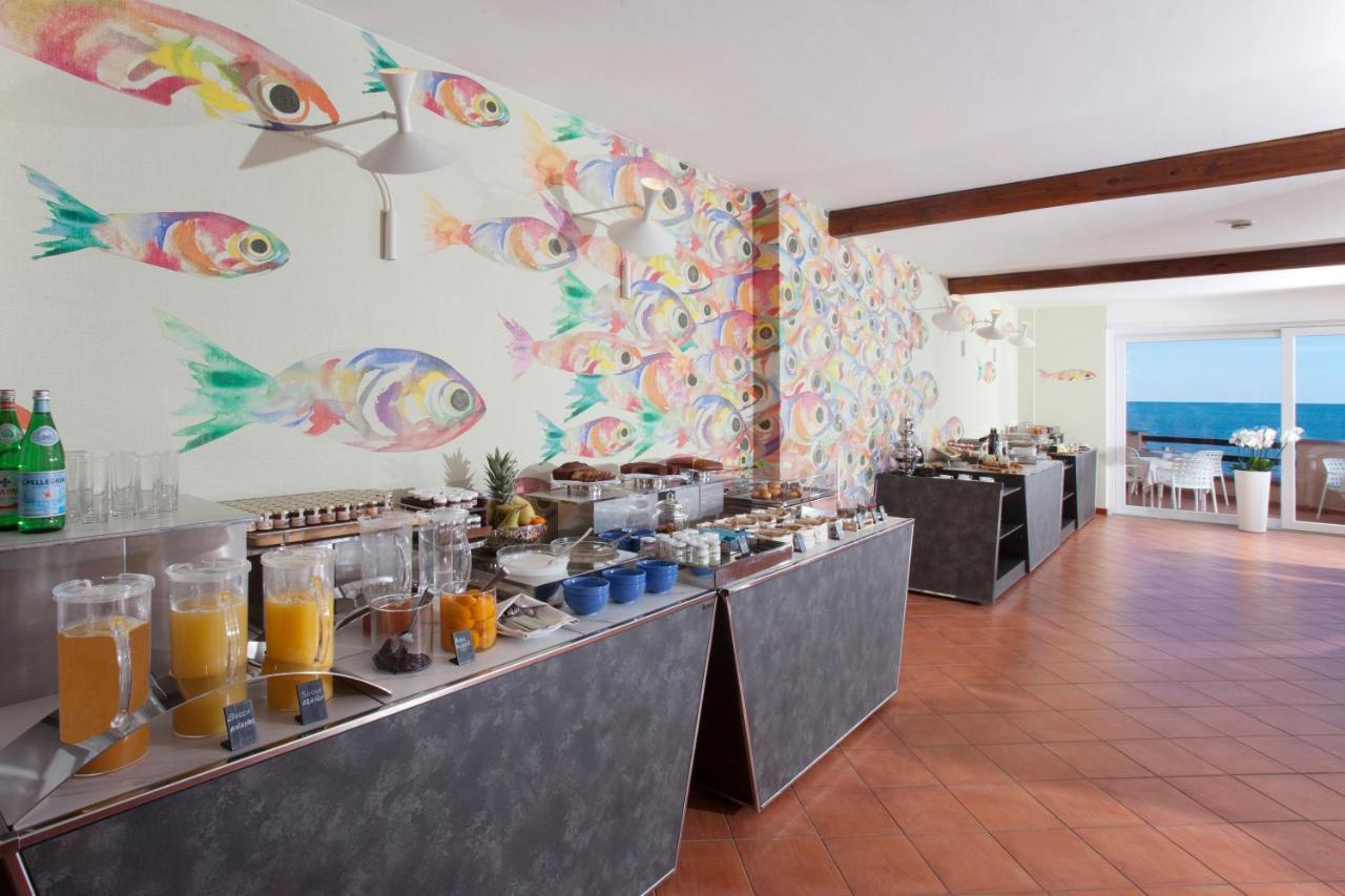 Domizia Hotel 4*