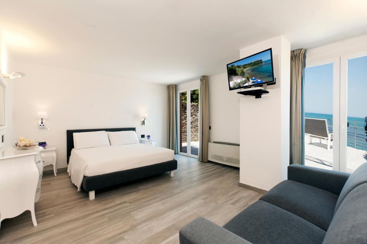 Domizia Hotel 4*