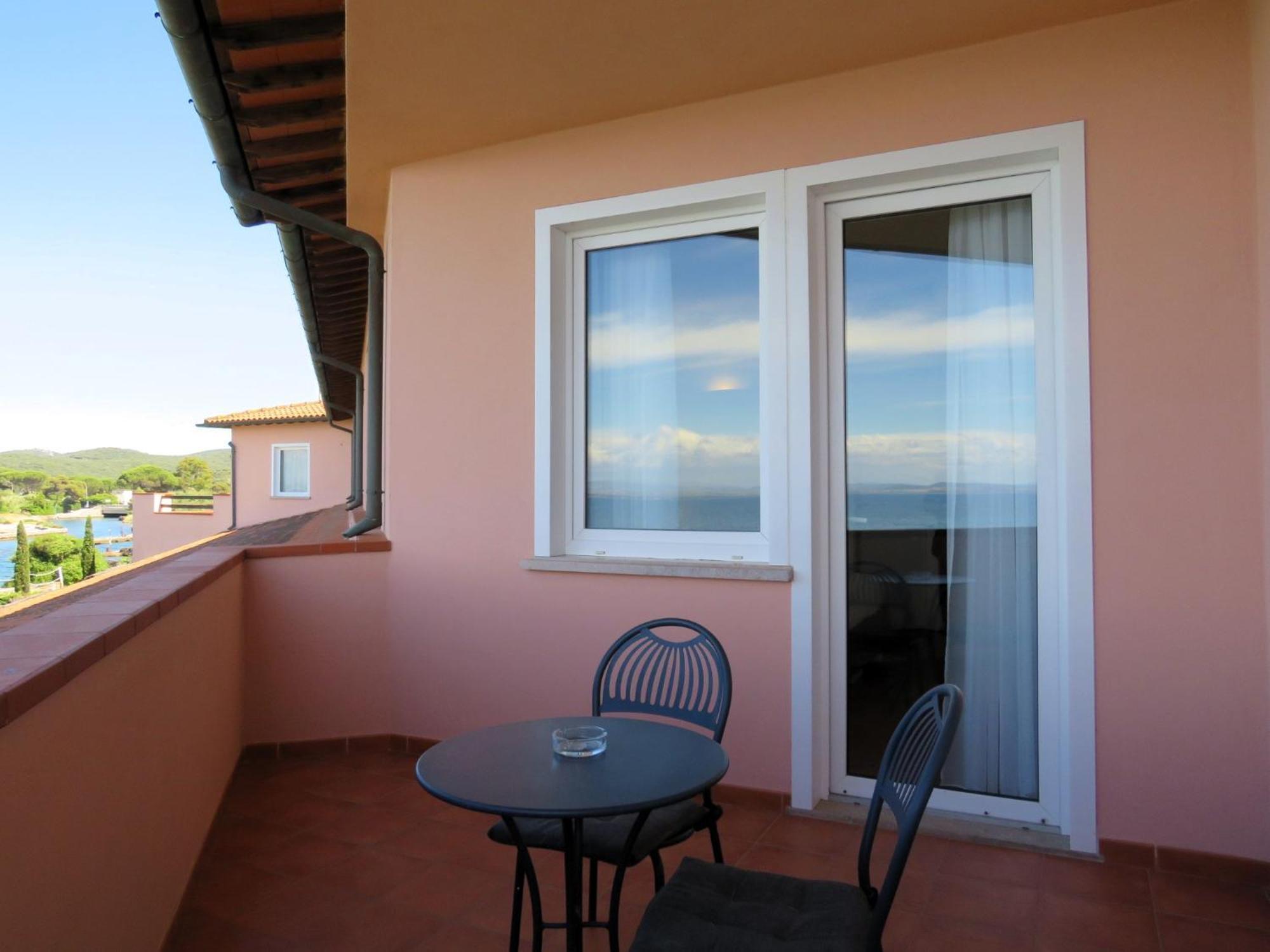 Domizia Hotel