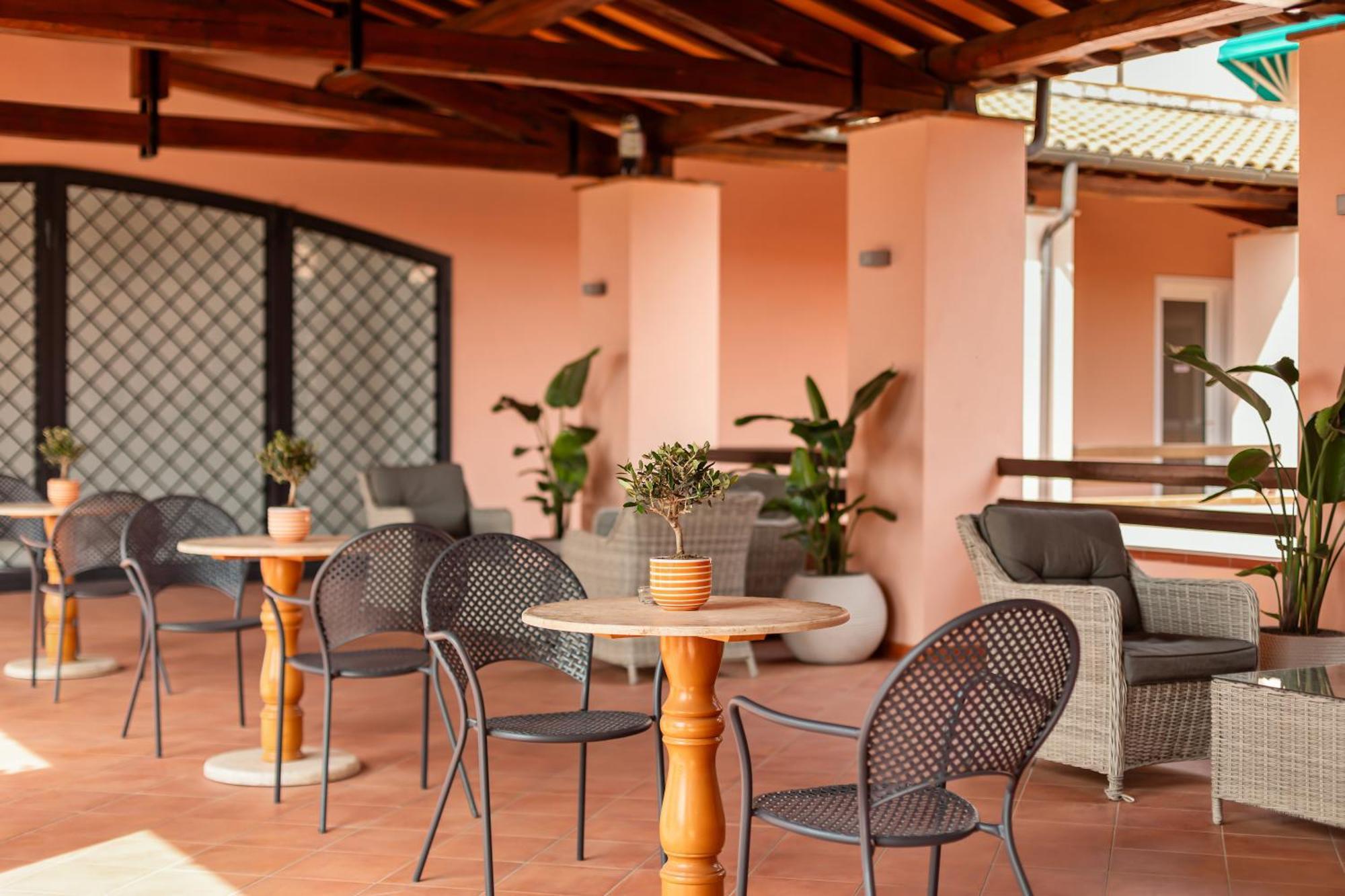 Domizia Hotel