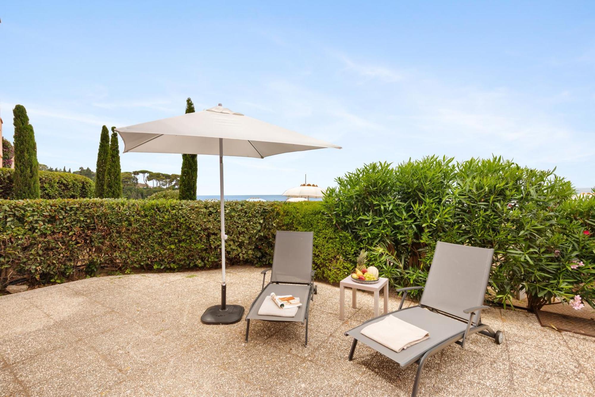 Domizia Hotel 4*