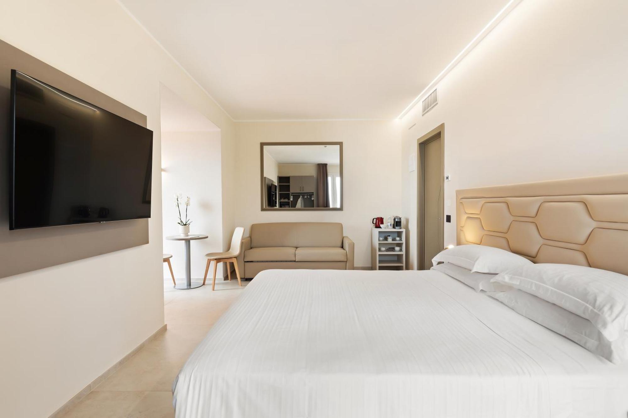 Domizia Hotel